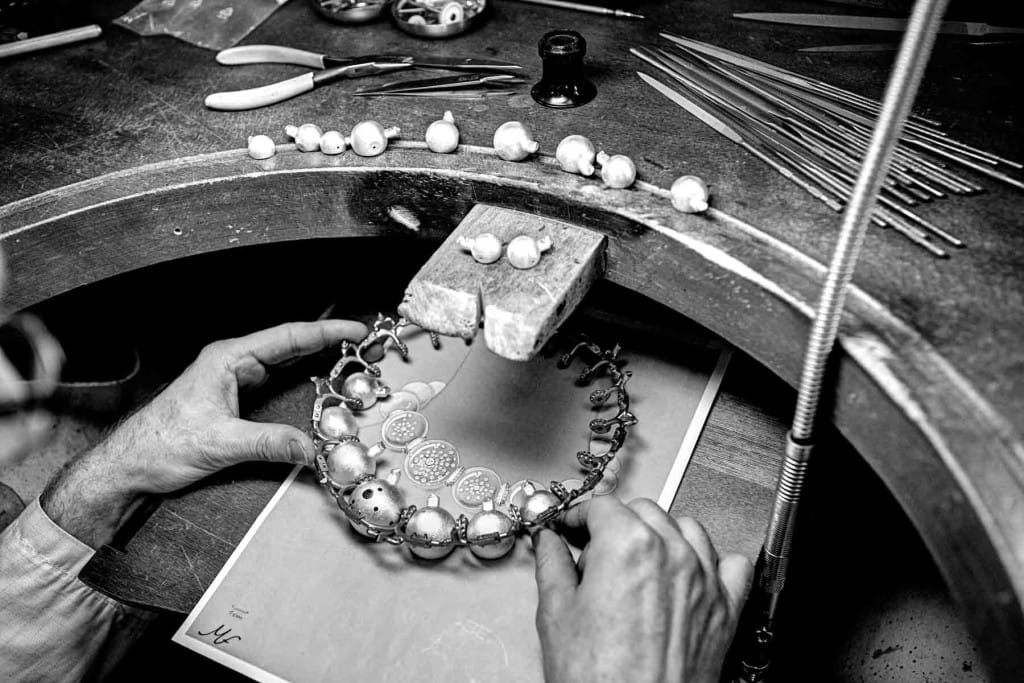Making of the Perles d’Eclat necklace