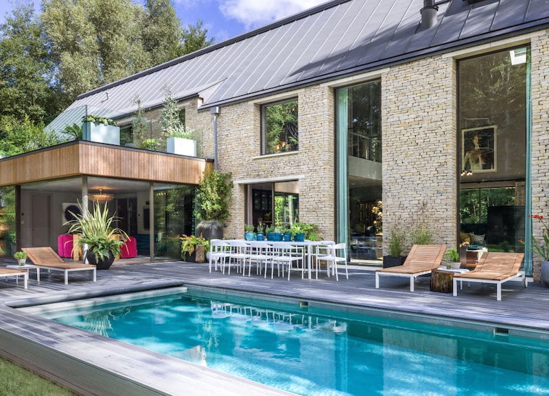 gallery-1443626540-kate-moss-the-lakes-by-yoo-exterior-pool-credit-mel-yates-wwwthelakesbyyoocom