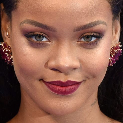 Rihanna Models Her Fenty Beauty Make-Up (And Looks Amazing) - Harper's ...