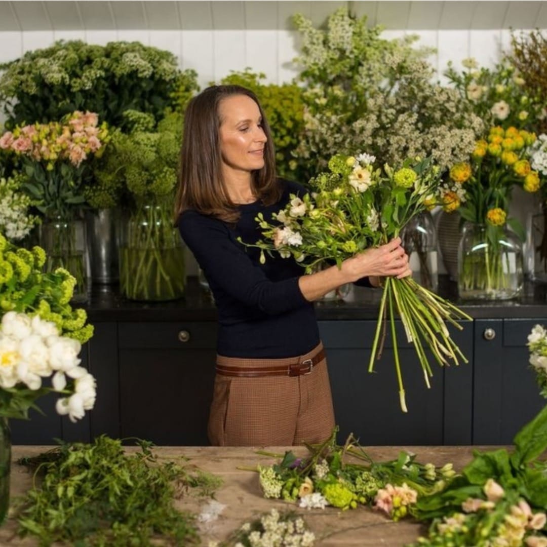 10 Easy Ways to Make Flowers Look Beautiful in Your Own Home Harper's