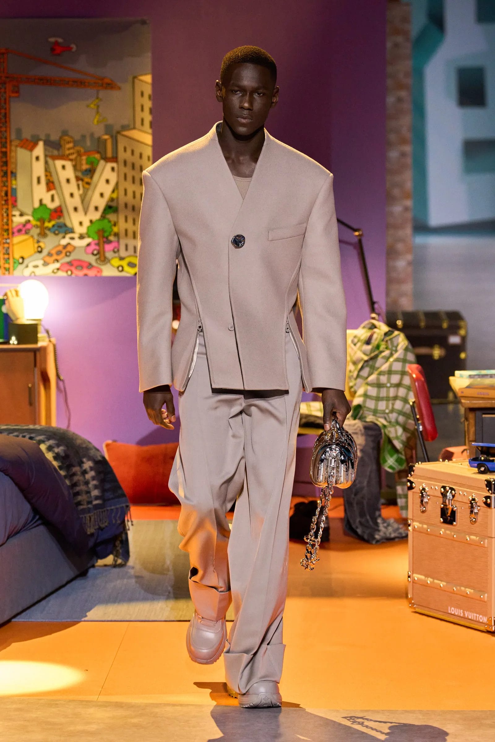 Hoseok at Louis Vuitton 2023 men's wear fashion show (Paris)