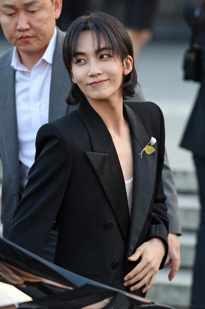 Jeonghan Yoon (Jeong-Han Yoon) attends the Saint Laurent SS24 