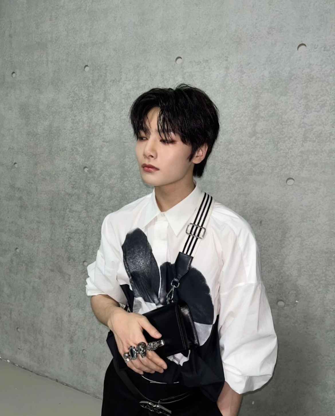 I.N (JEONGIN) FROM STRAY KIDS WEARING THE KNUCKLE SATCHEL