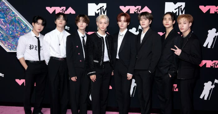 Stray Kids "樂-STAR" ("ROCK-STAR").