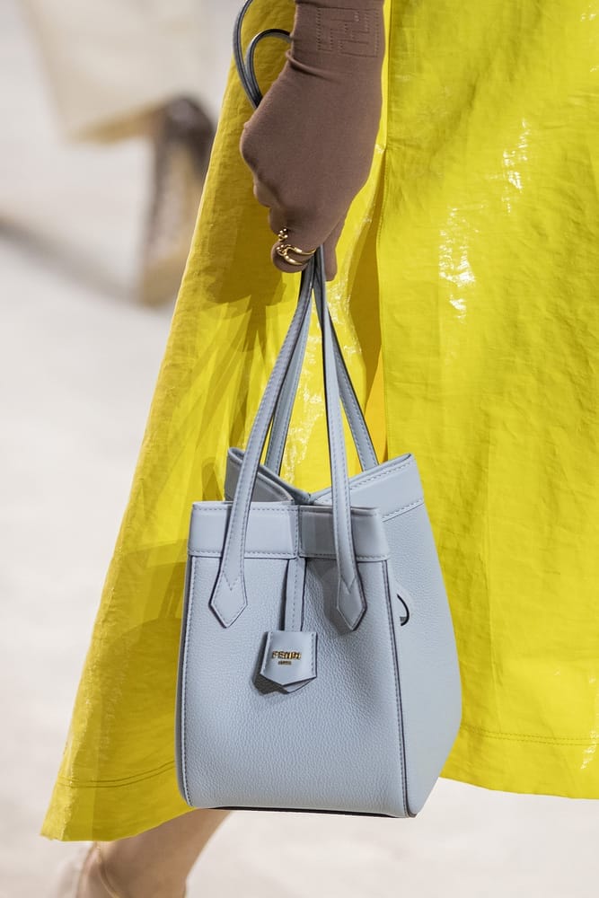 【FENDI】ORIGAMI スモールバッグ フェンディが新作バッグ「FENDI Origami」を発売 | marie claire
