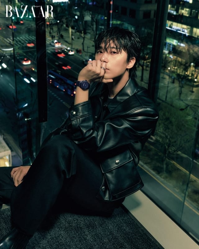 Park Seo-joon wearing the Chanel J12 Bleu watch