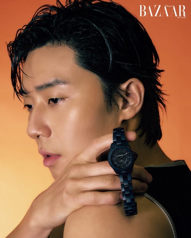 Park Seo-joon wearing the Chanel J12 Bleu watch