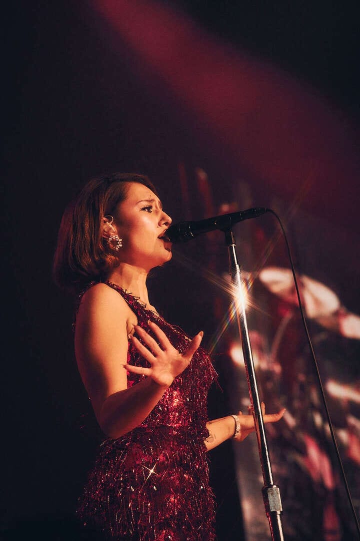 Award-winning artist RAYE embarks on her 2026 Global Tour, “This Tour May Contain New Music” with Swarovski.